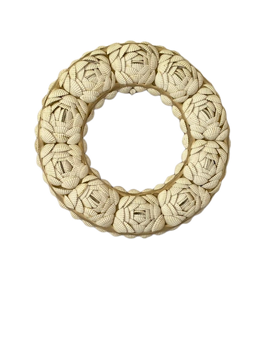 Shell flower round wall hanging
