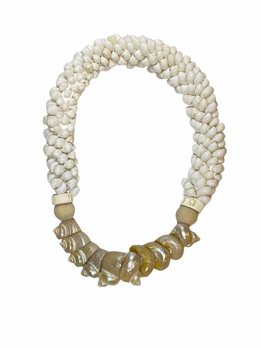 Necklace shell white gold