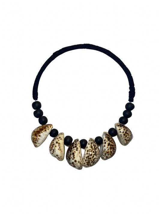 Necklace tiger beads black size s - 25cm