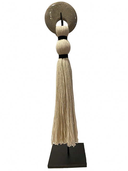 Marbel ring tassel on stand